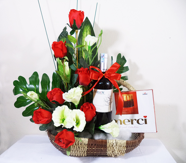 Giỏ hoa và rượu - May Mắn